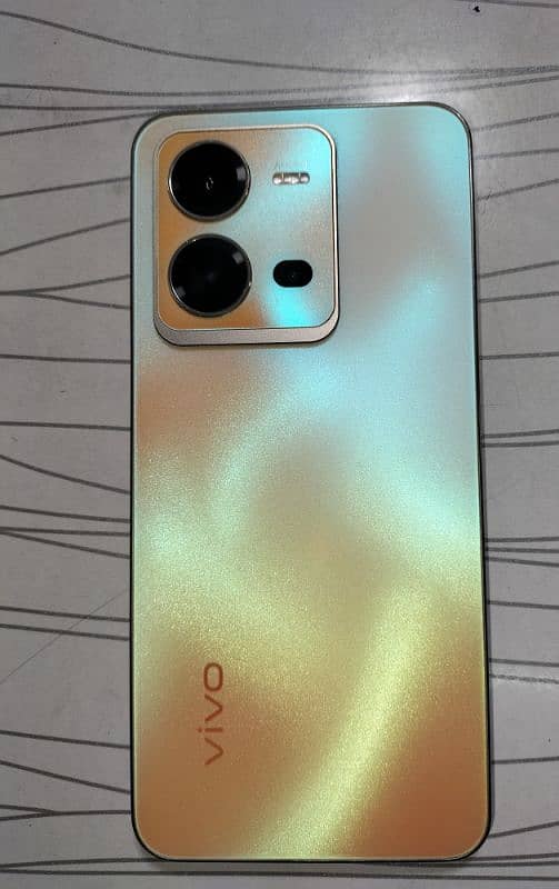 Vivo V25E 8+8/128 Golden Colour 1