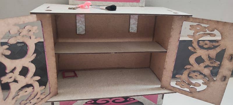 Doll house used but new in condition 2