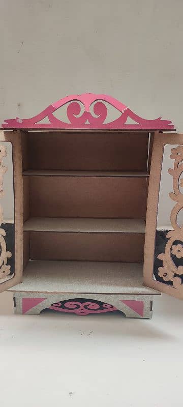 Doll house used but new in condition 4