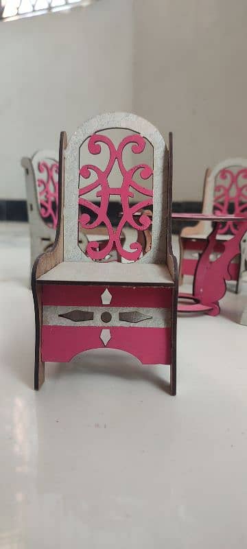 Doll house used but new in condition 13