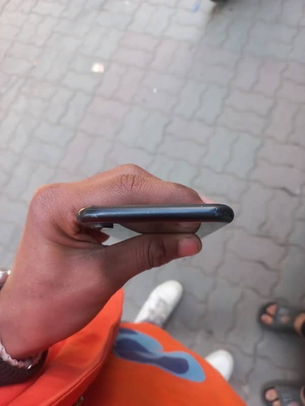 iphone xr good price sell in sialkot 2