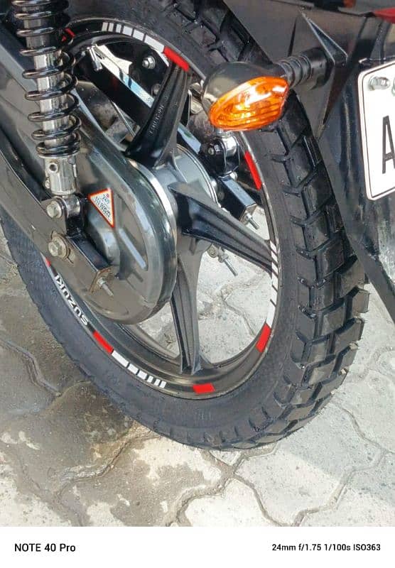 suzuki gr 150 black colour with tubles tyre 6