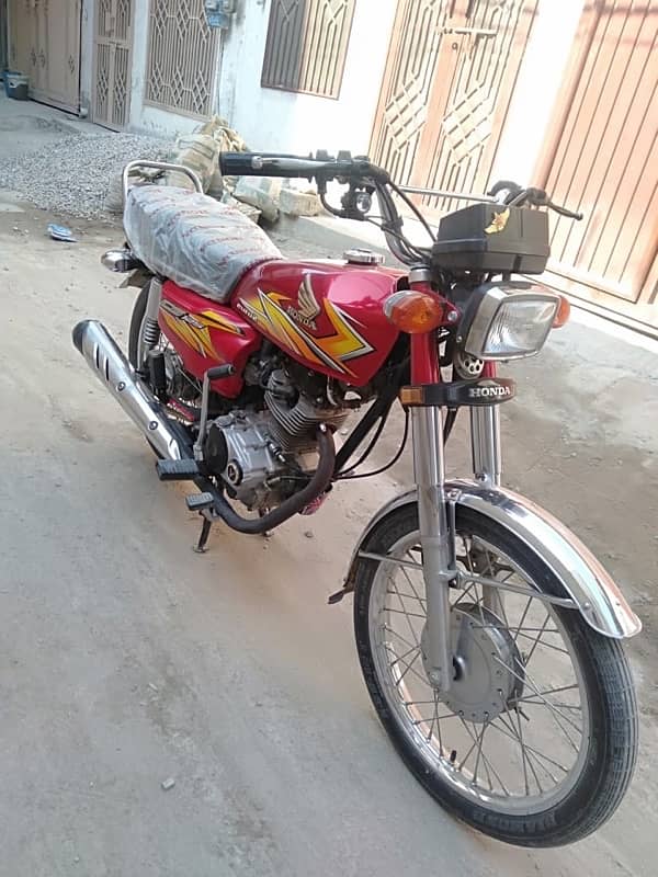 125 Bike red colur 0