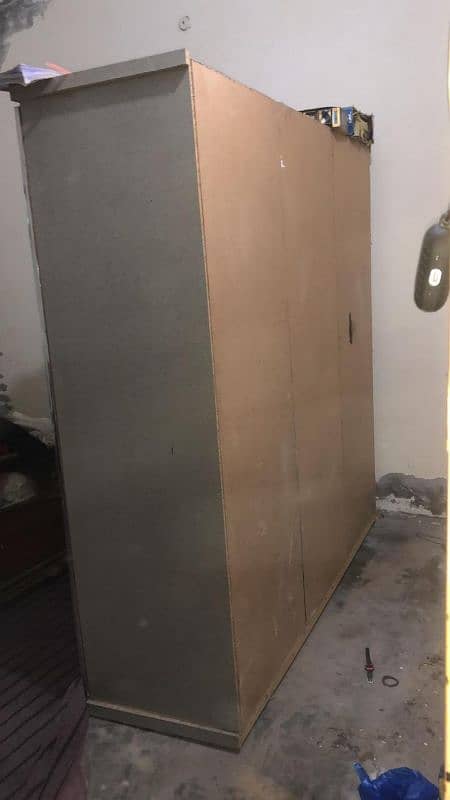 3 Doors Wardrobe Size 6/6ft Good Condition 3