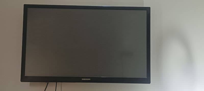 43" Plasma Display LCD Samsung TV 0