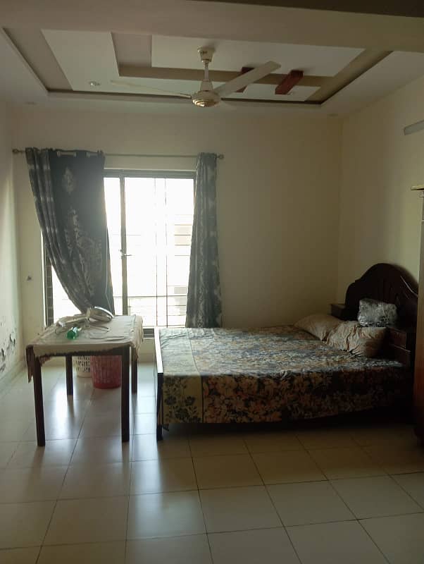 10 marla non furnish house available for rent 10