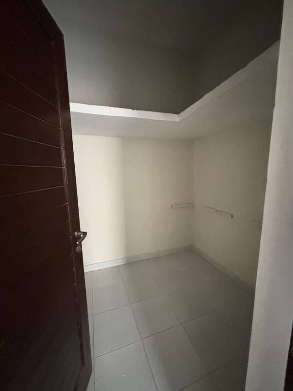 1 Kanal 3 Bed Upper Portion Available For Rent On Superb Location In DHA Phase 5, Lahore 6