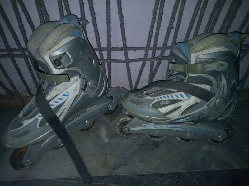 Skating shoes 0