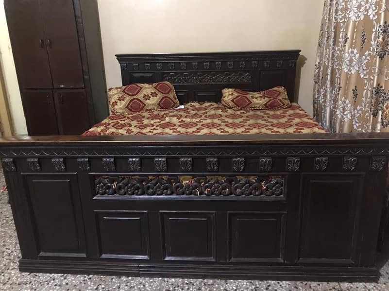 wooden dbl bed in gd conditi9n 0