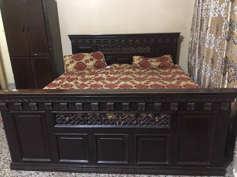 wooden dbl bed in gd conditi9n 1