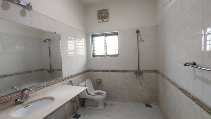 1 Kanal Upper Portion Available For Rent 6