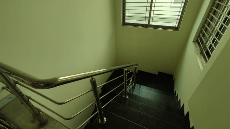 1 Kanal Upper Portion Available For Rent 22