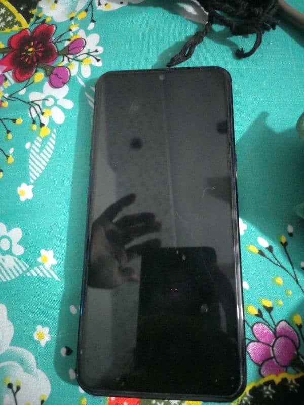 lgv60 thinq 5g non pta Black  colour. Minor scratches on back 1