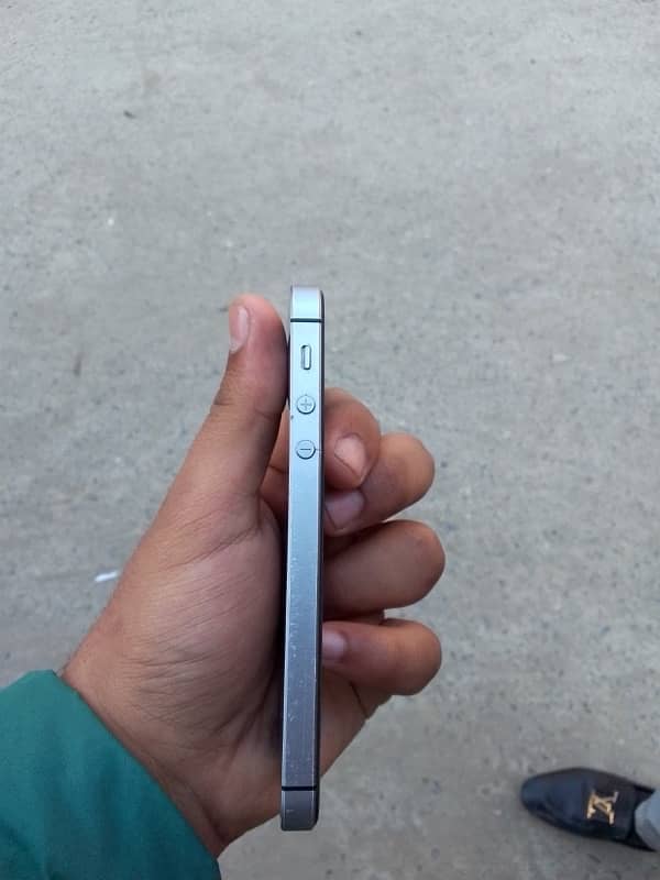 iPhone se gen 1   64gb non pta jv eith jv chip only WhatsApp 1