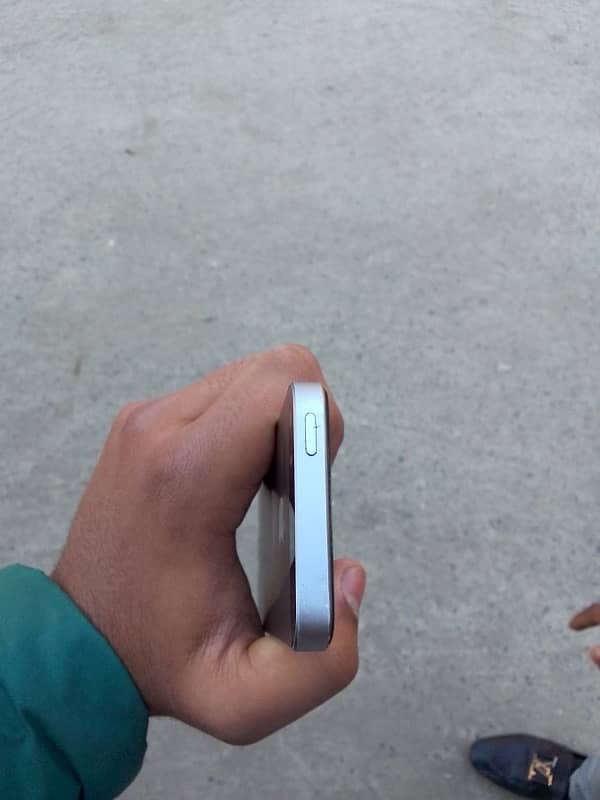 iPhone se gen 1   64gb non pta jv eith jv chip only WhatsApp 2