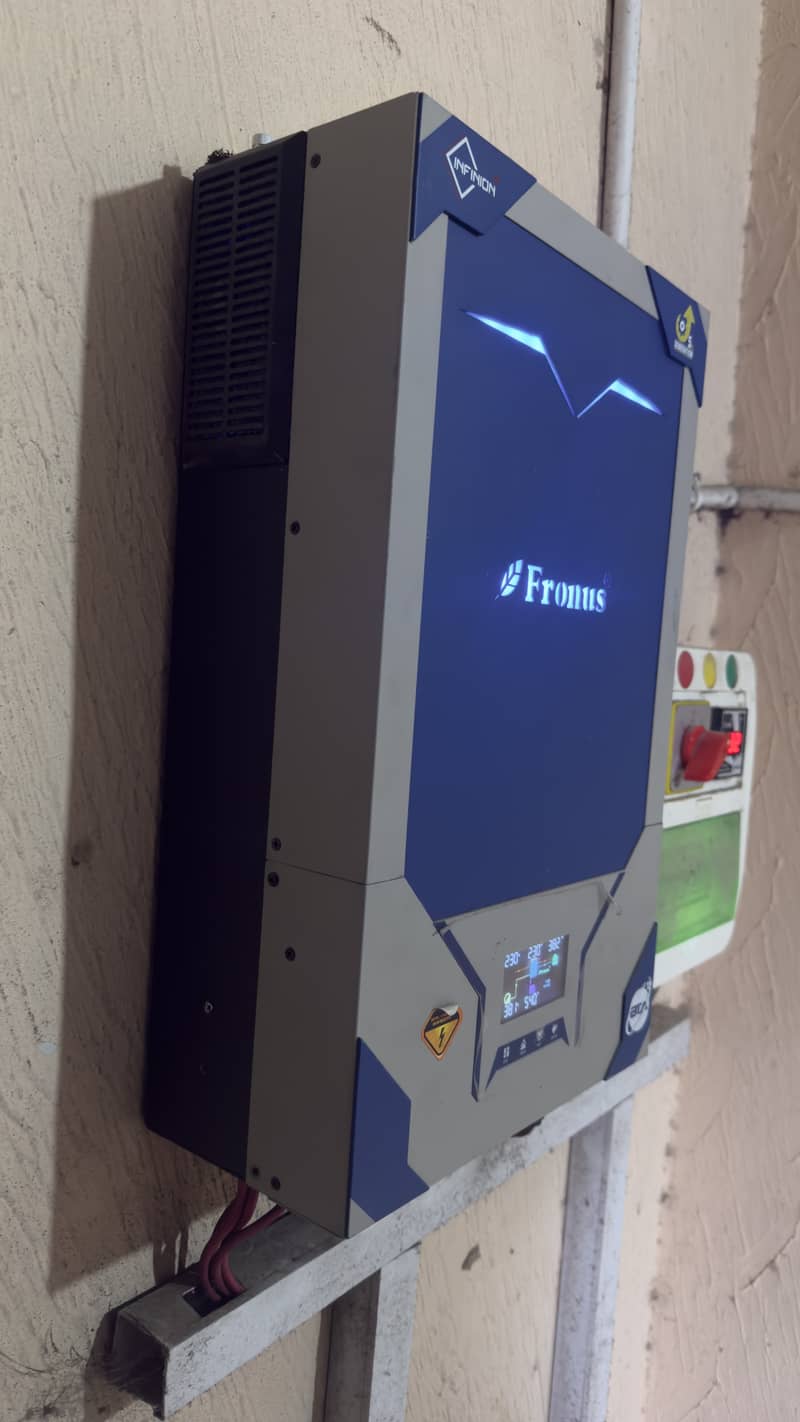 Fronus inverter 6KW + 4 batteries 1