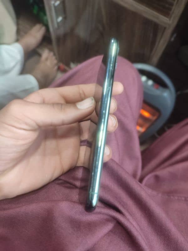 iphone 11 pro  battery 67 condition 10by 10 2