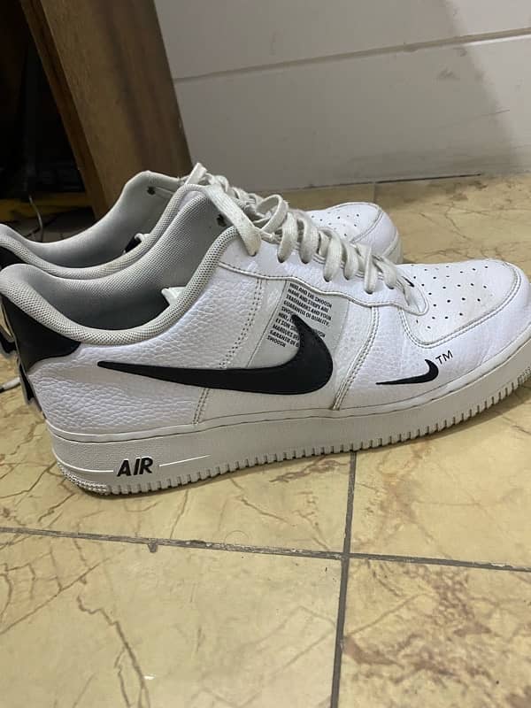 want to sell Nike Men's Air Force 1 07 LV8 Utility, Whit Size 11 0