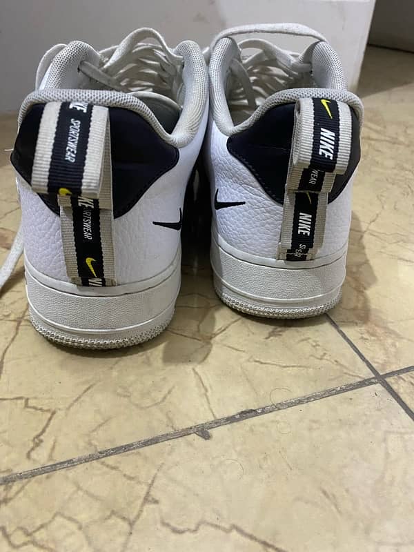 want to sell Nike Men's Air Force 1 07 LV8 Utility, Whit Size 11 2