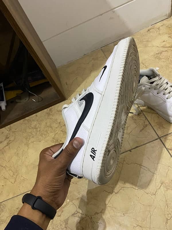 want to sell Nike Men's Air Force 1 07 LV8 Utility, Whit Size 11 4