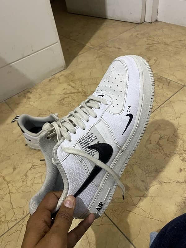 want to sell Nike Men's Air Force 1 07 LV8 Utility, Whit Size 11 9