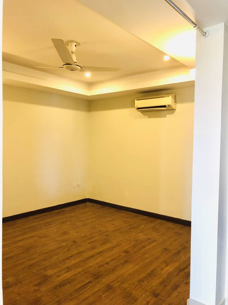 4 Bedrooms Unfurnished Apartment For Rent In F-11 Markaz 0