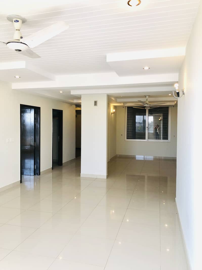 4 Bedrooms Unfurnished Apartment For Rent In F-11 Markaz 9