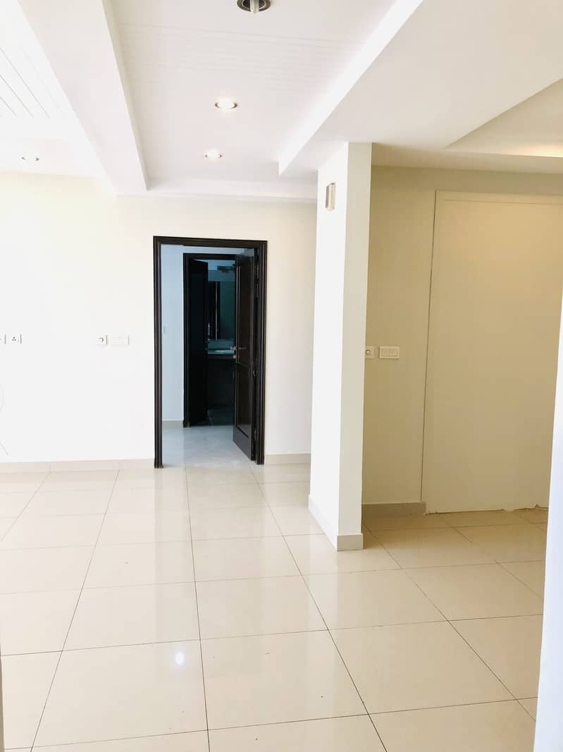 4 Bedrooms Unfurnished Apartment For Rent In F-11 Markaz 12