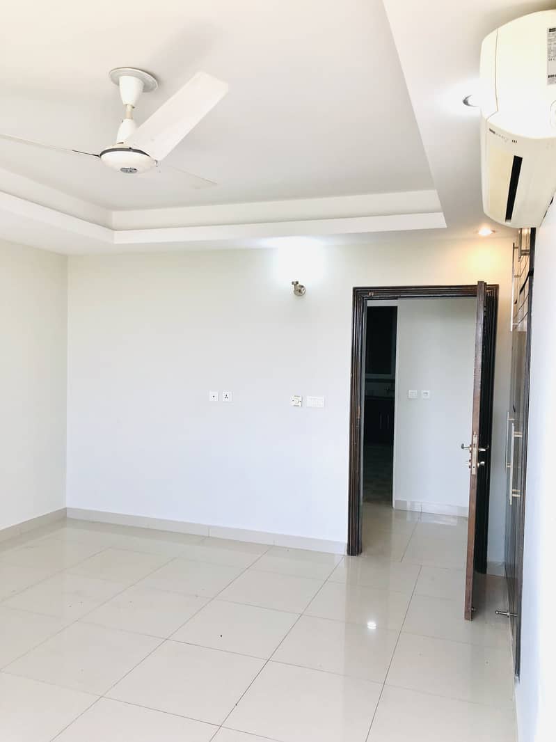 4 Bedrooms Unfurnished Apartment For Rent In F-11 Markaz 20