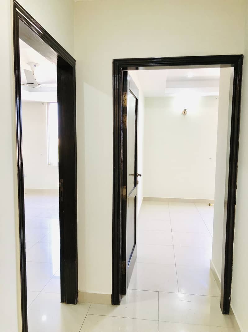 4 Bedrooms Unfurnished Apartment For Rent In F-11 Markaz 22