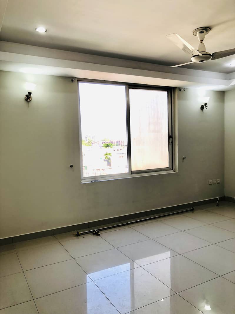 4 Bedrooms Unfurnished Apartment For Rent In F-11 Markaz 23