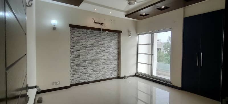 10 Marla Hot Location Brand New Beautiful House Available For Rent in DHA Phase 4, Block KK, Lahore Cantt. 4