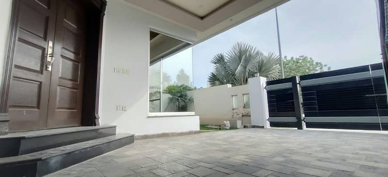 10 Marla Hot Location Brand New Beautiful House Available For Rent in DHA Phase 4, Block KK, Lahore Cantt. 23