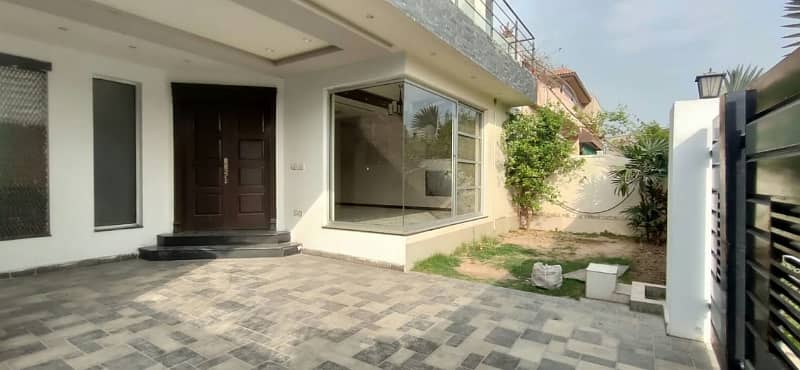 10 Marla Hot Location Brand New Beautiful House Available For Rent in DHA Phase 4, Block KK, Lahore Cantt. 24