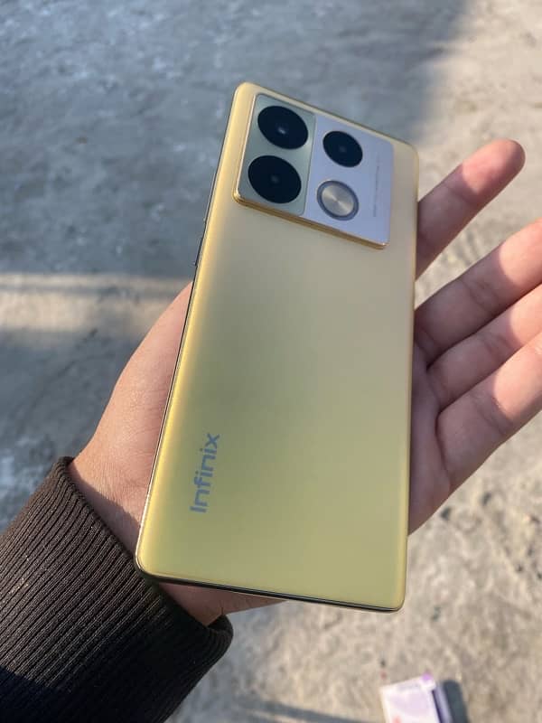 infinix note 40 pro 24\256gb 8months warranty 2