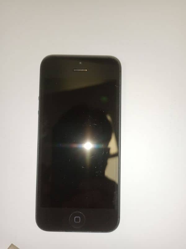 I sell iPhone 5 -16 GB 1