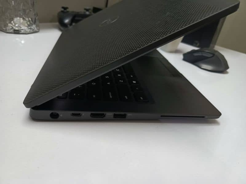 Dell Latitude 7400 Laptop 2