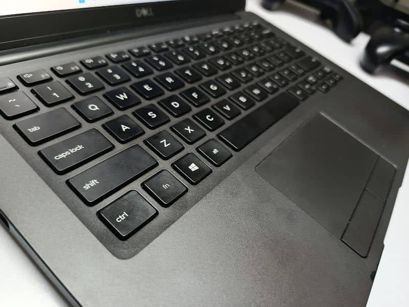 Dell Latitude 7400 Laptop 3