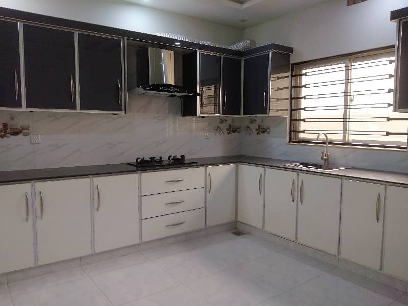 In Airport Road 4 Marla Flat For rent 1