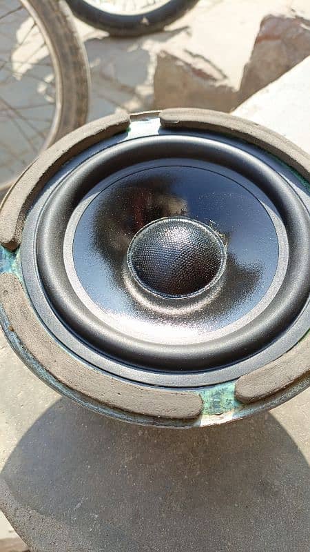 7 inch subwoofers  2 pair 4om 200 wats 6