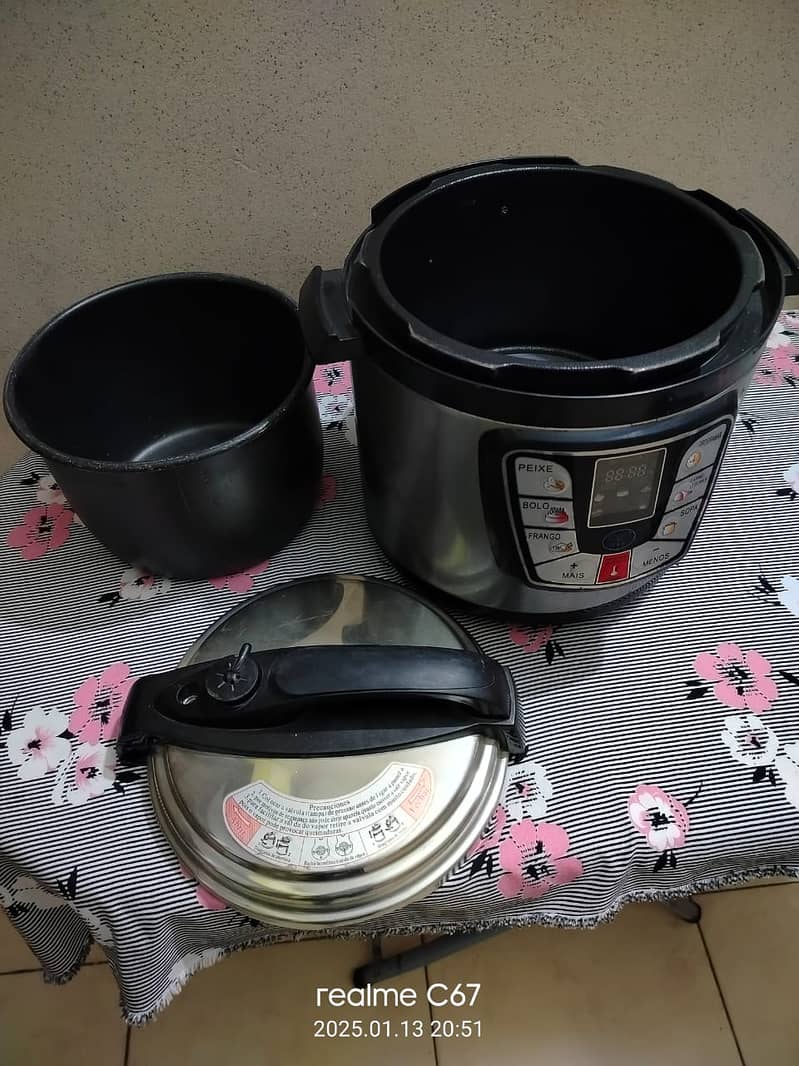 Electric Pressure Cooker "Good Condition" 1