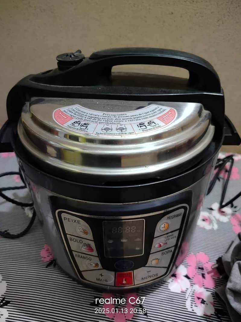 Electric Pressure Cooker "Good Condition" 4