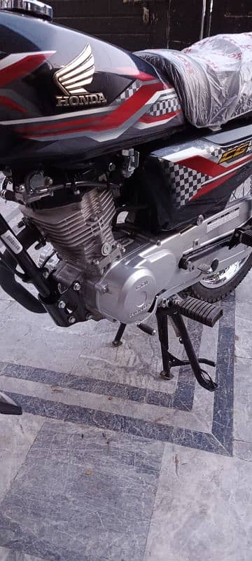 Honda 125 2024 4