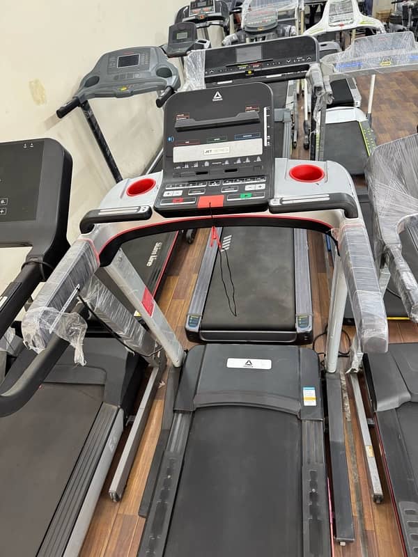 Gym Commercial Running Machines, Cycles, Ellipticals, Spin Bikes 1