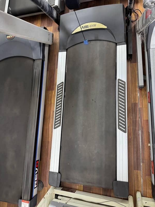 Gym Commercial Running Machines, Cycles, Ellipticals, Spin Bikes 14