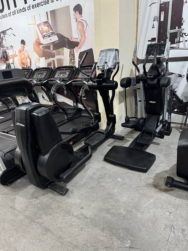 Gym Commercial Running Machines, Cycles, Ellipticals, Spin Bikes 19