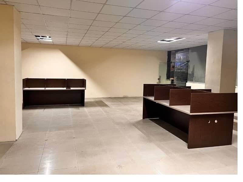 Area 1200 square Feet Brand New Corporation Office Available For Rent in Main Boulevard Road Gulberg 3 Lahore 0