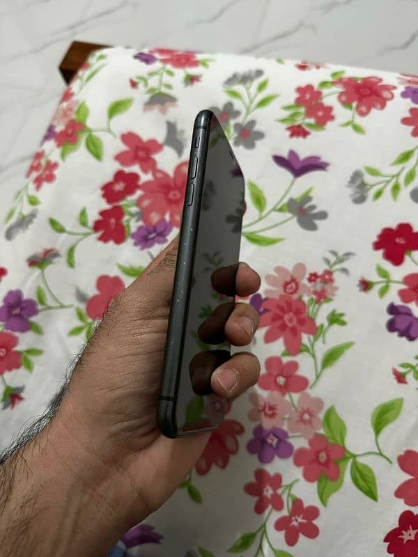 iPhone 11 64GB | Non PTA | Factory unlocked 2