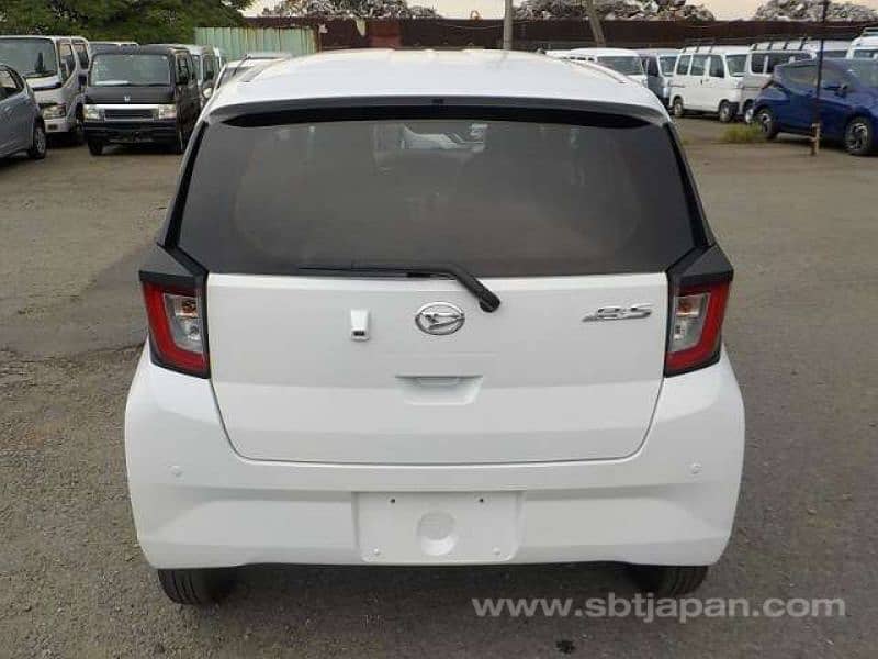 Daihatsu Mira 2021 4