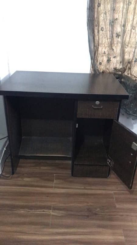 Selling my computer/study table 0